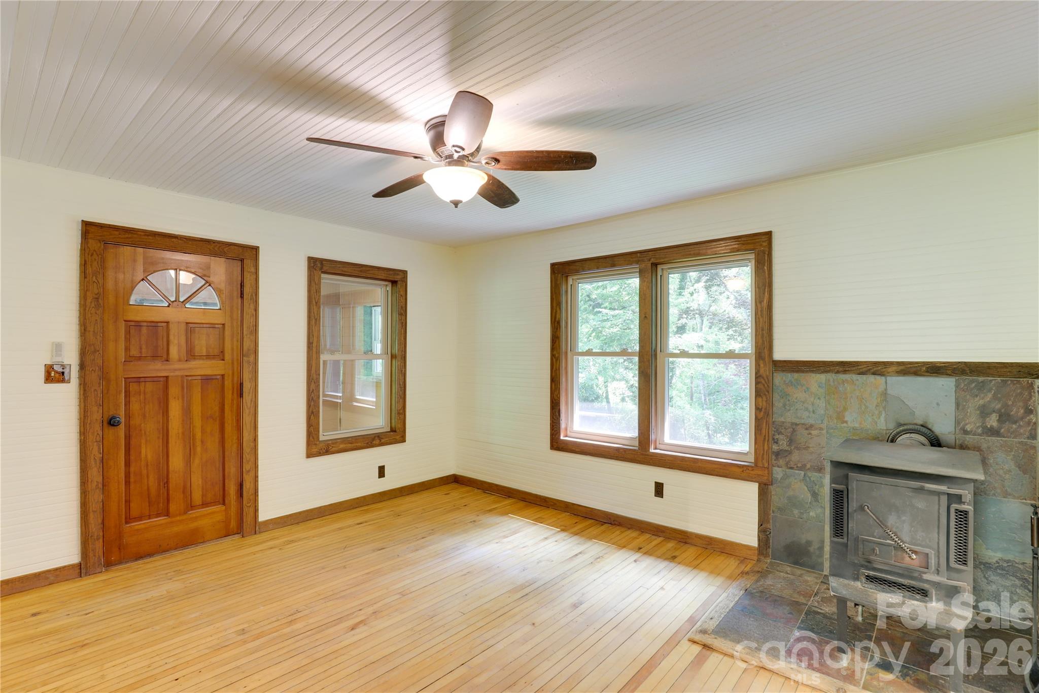 435 Mountain Cove Road — Marshall