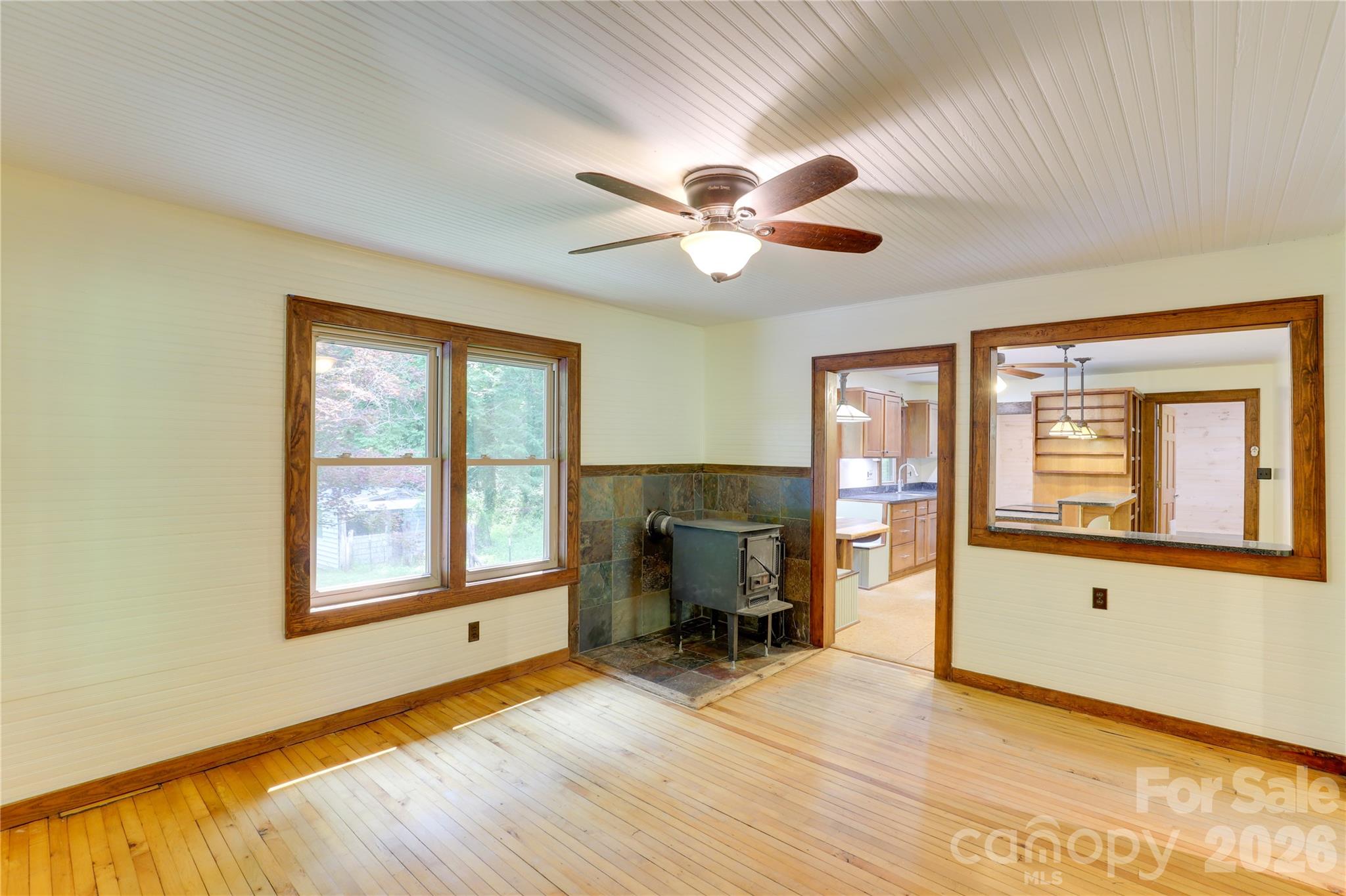 435 Mountain Cove Road — Marshall