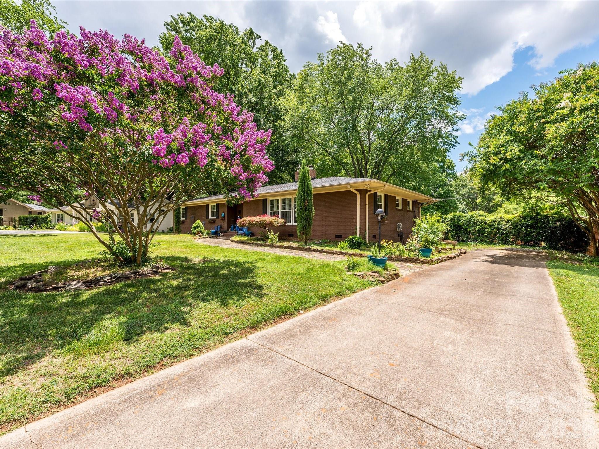1300 Bevis Drive — Charlotte