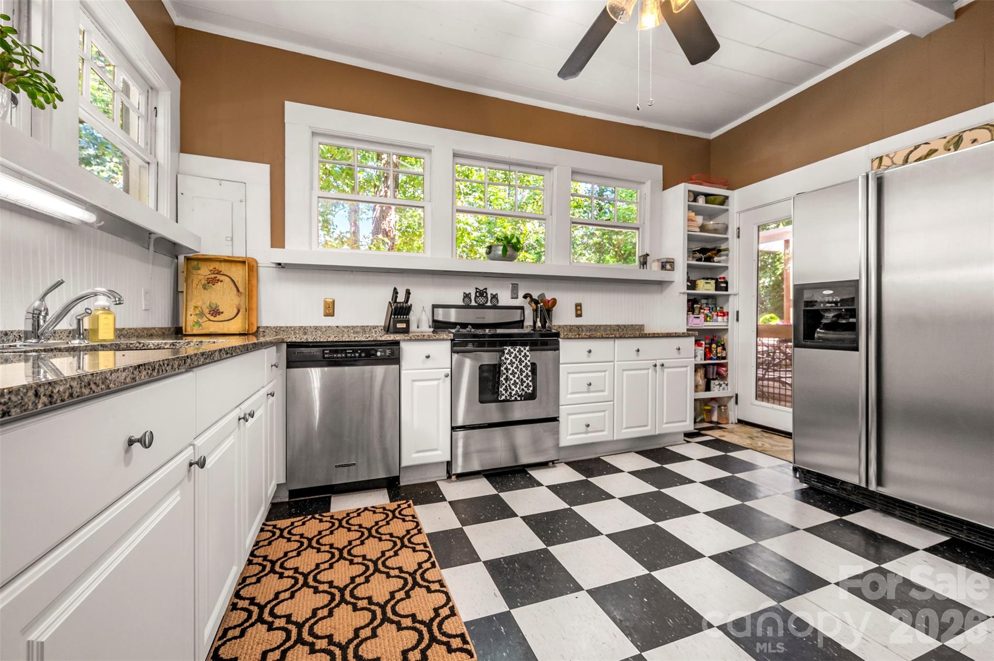 415 E Lakeshore Drive — Landrum