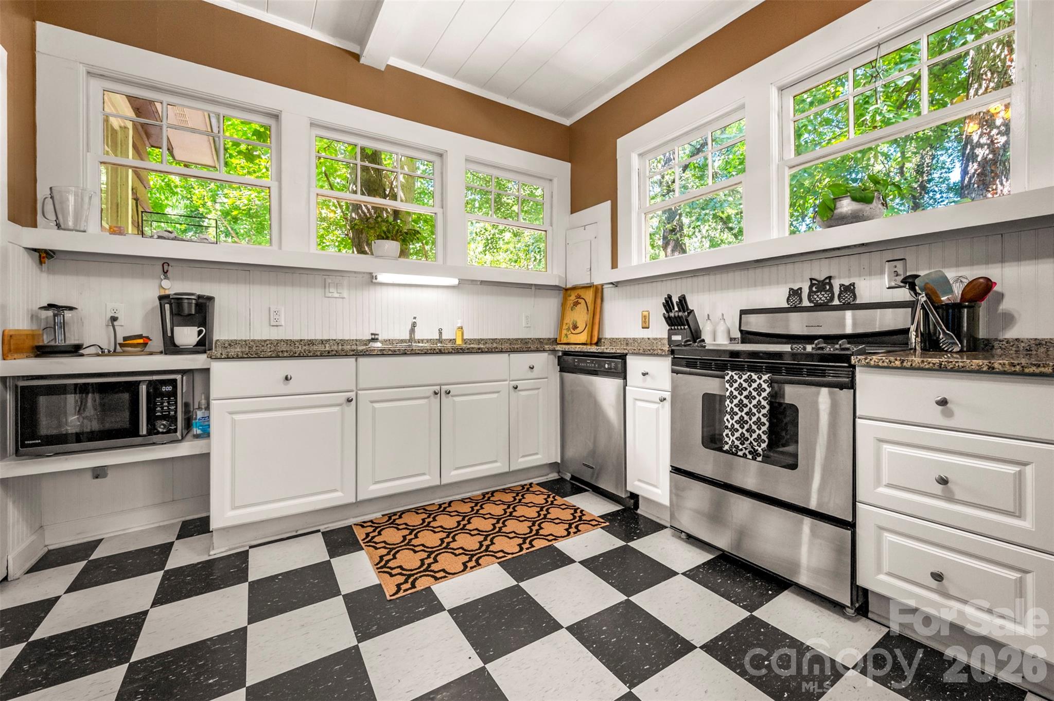 415 E Lakeshore Drive — Landrum