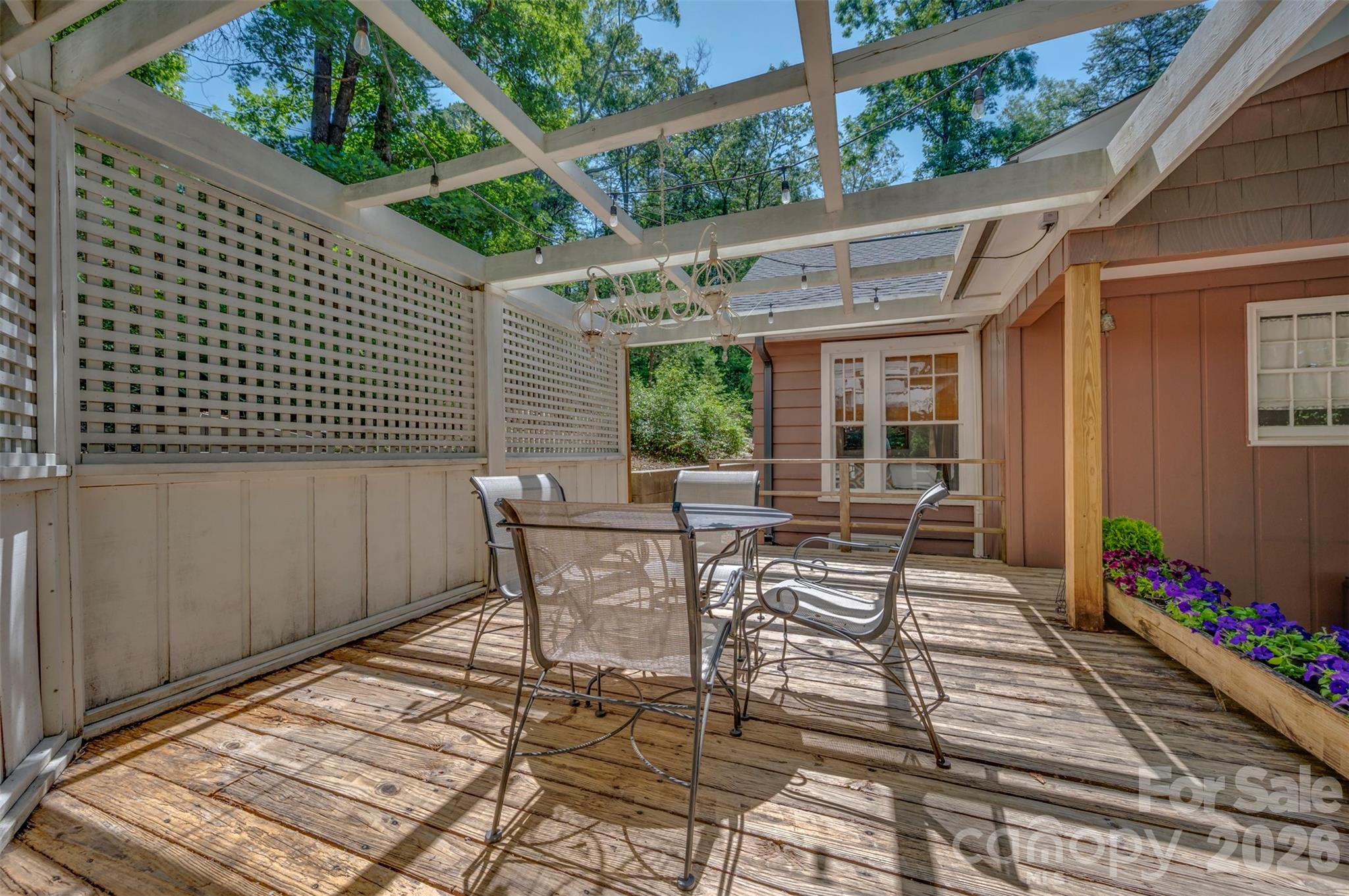 415 E Lakeshore Drive — Landrum
