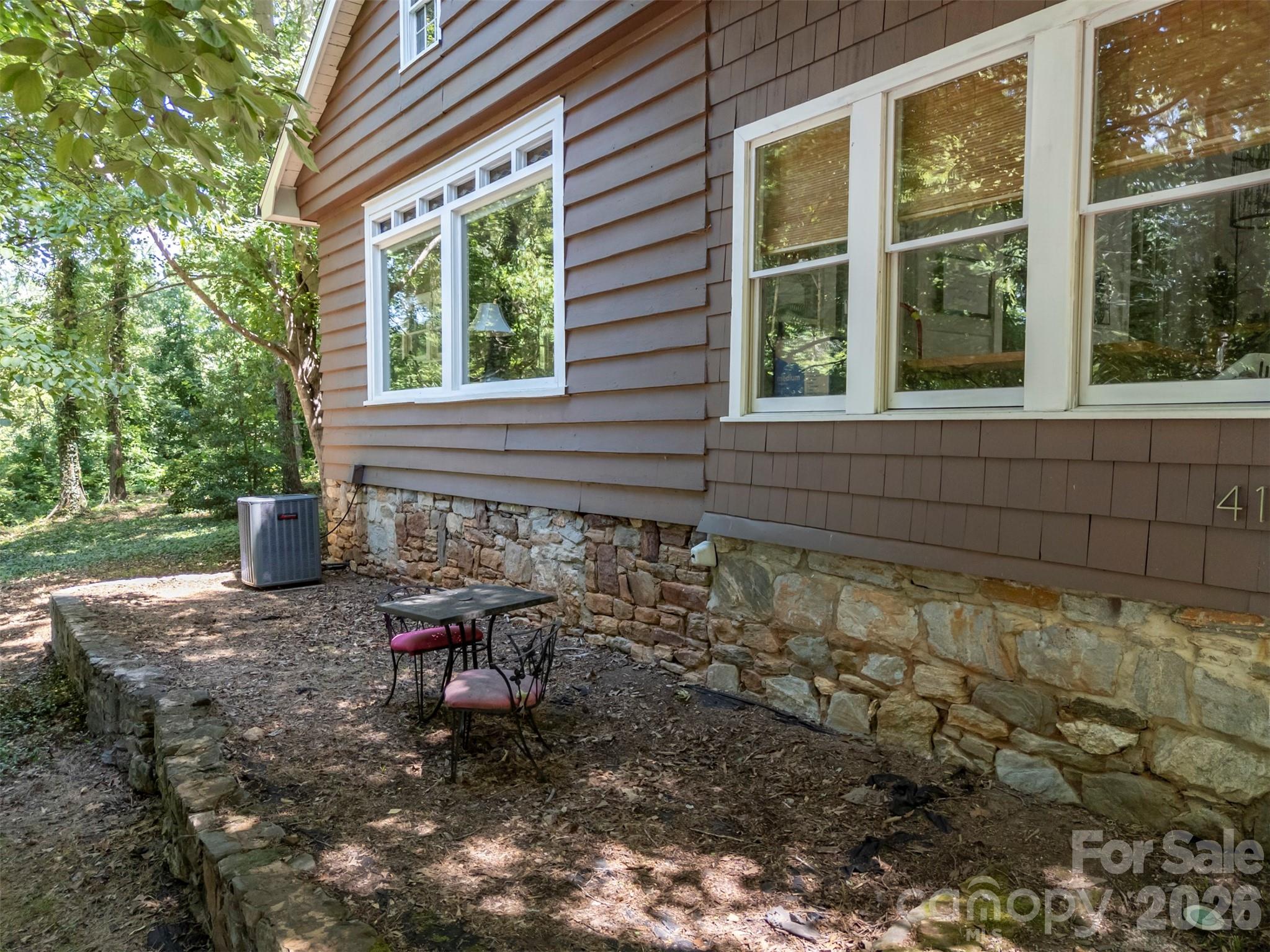 415 E Lakeshore Drive — Landrum