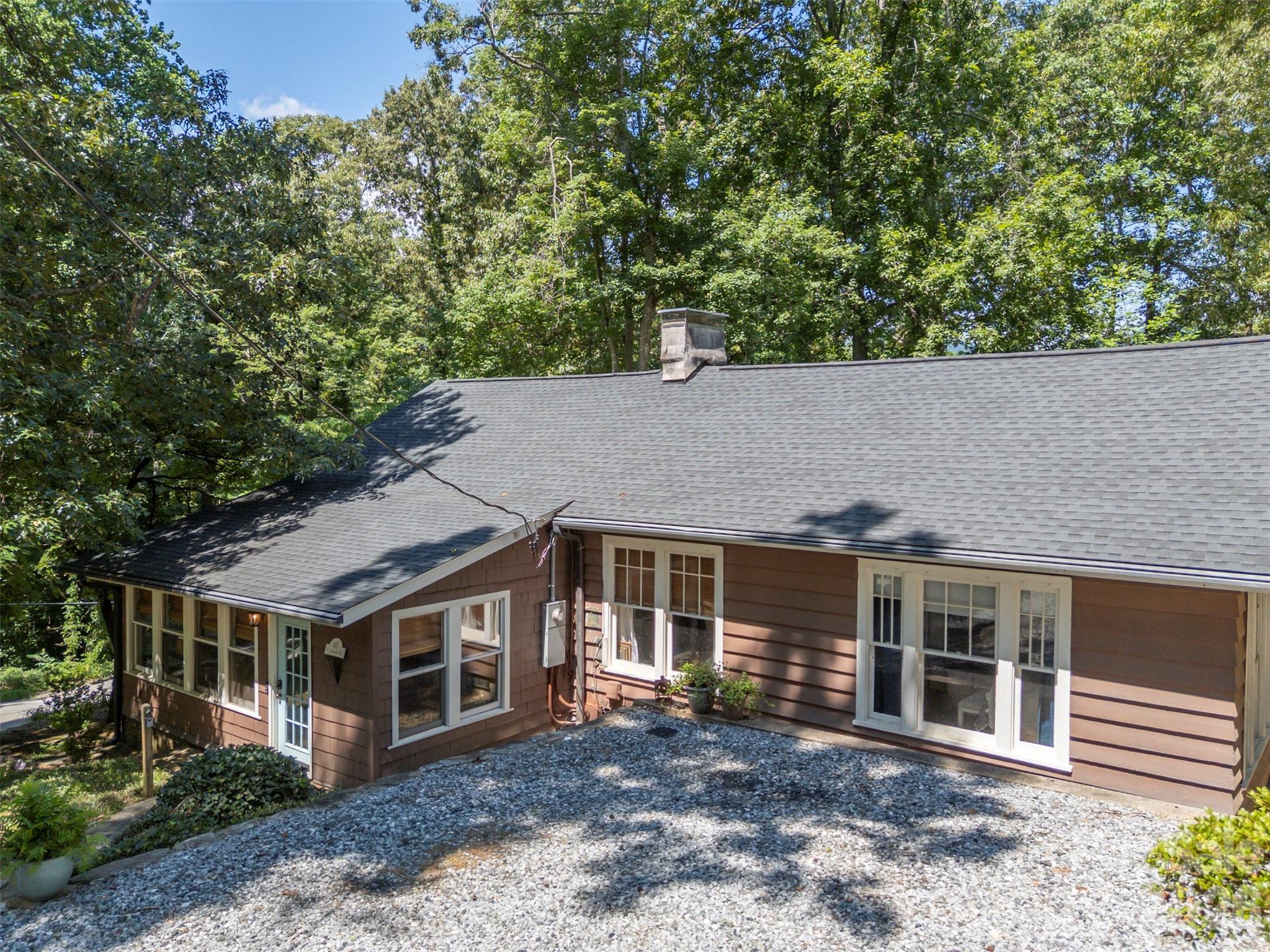 415 E Lakeshore Drive — Landrum