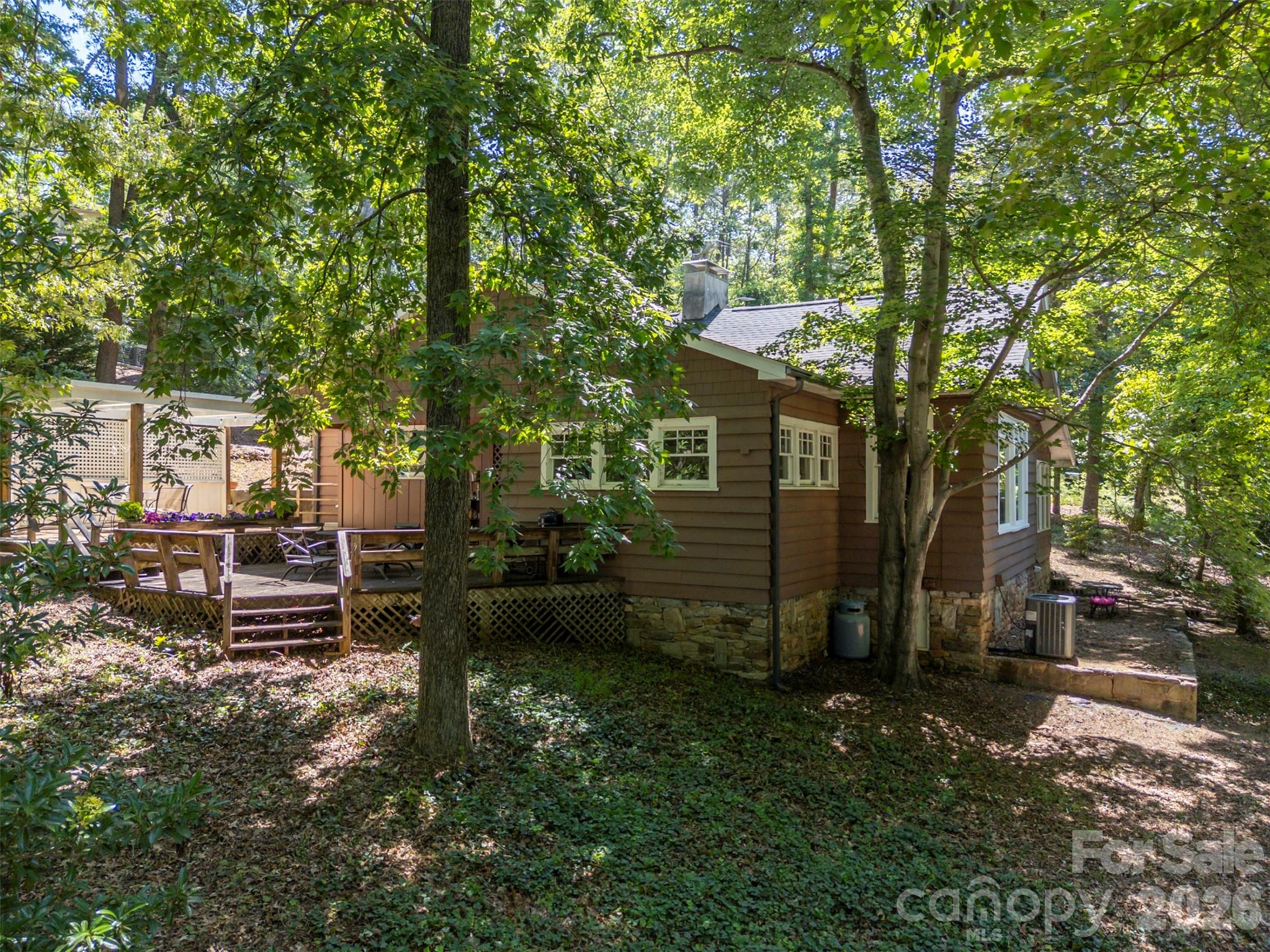415 E Lakeshore Drive — Landrum