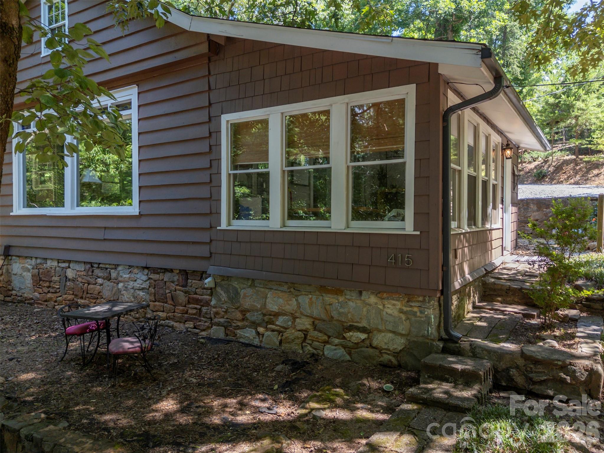 415 E Lakeshore Drive — Landrum