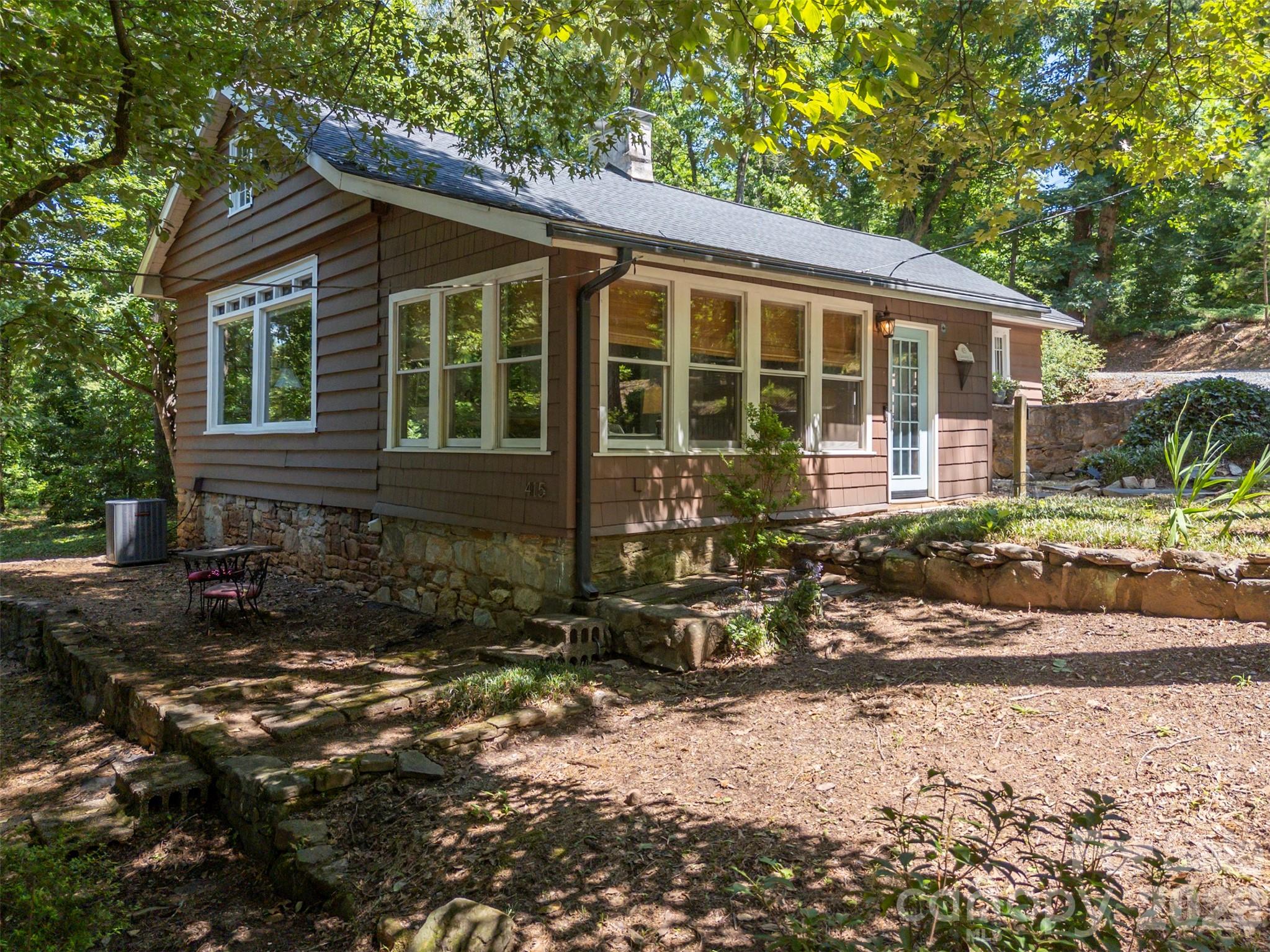 415 E Lakeshore Drive — Landrum
