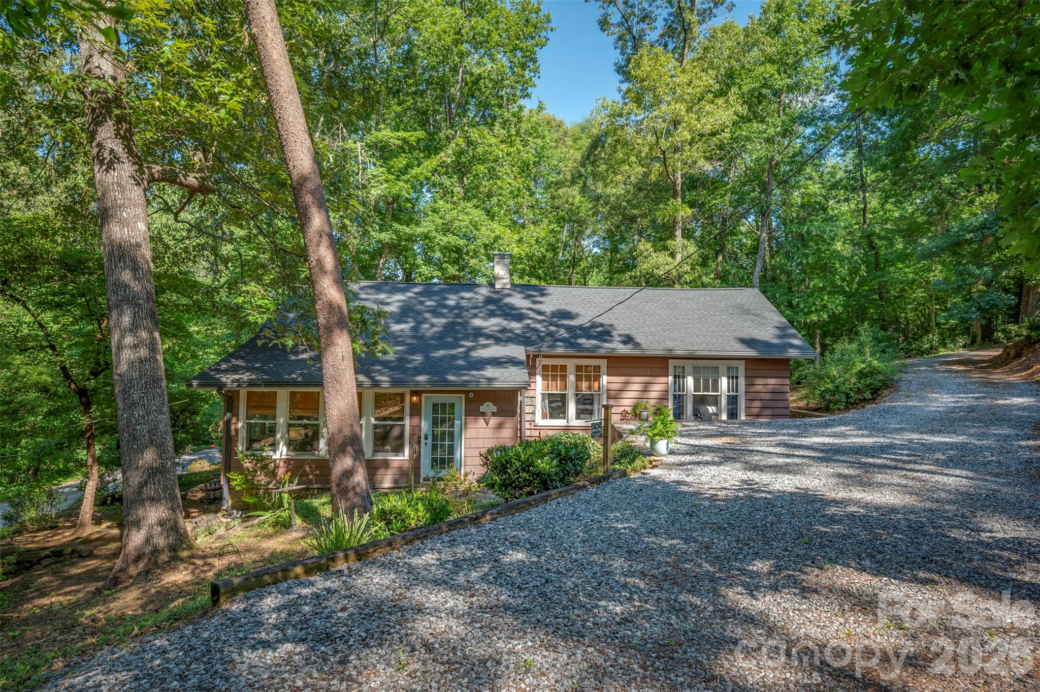 415 E Lakeshore Drive — Landrum