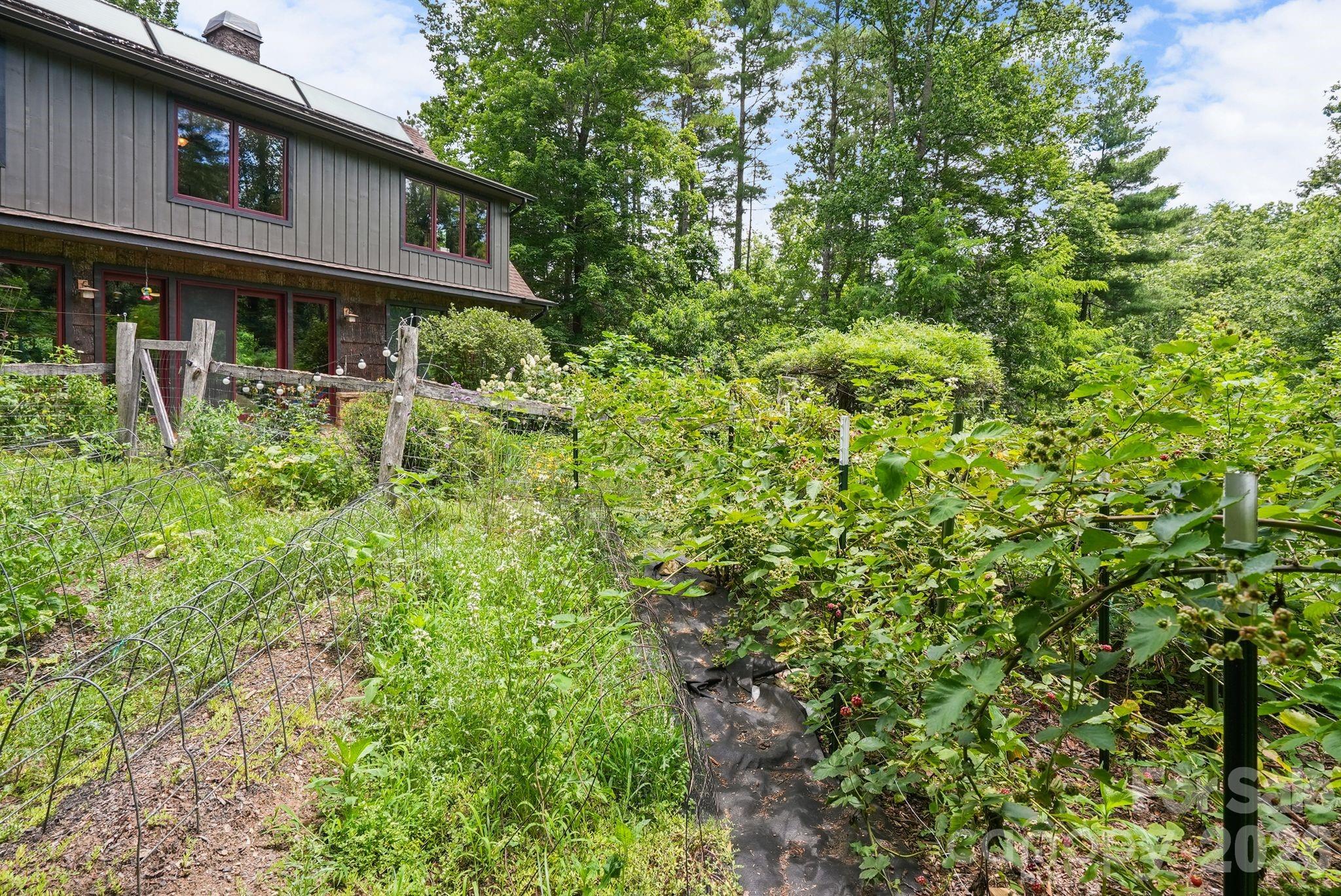 24 Merriwood Trail — Arden