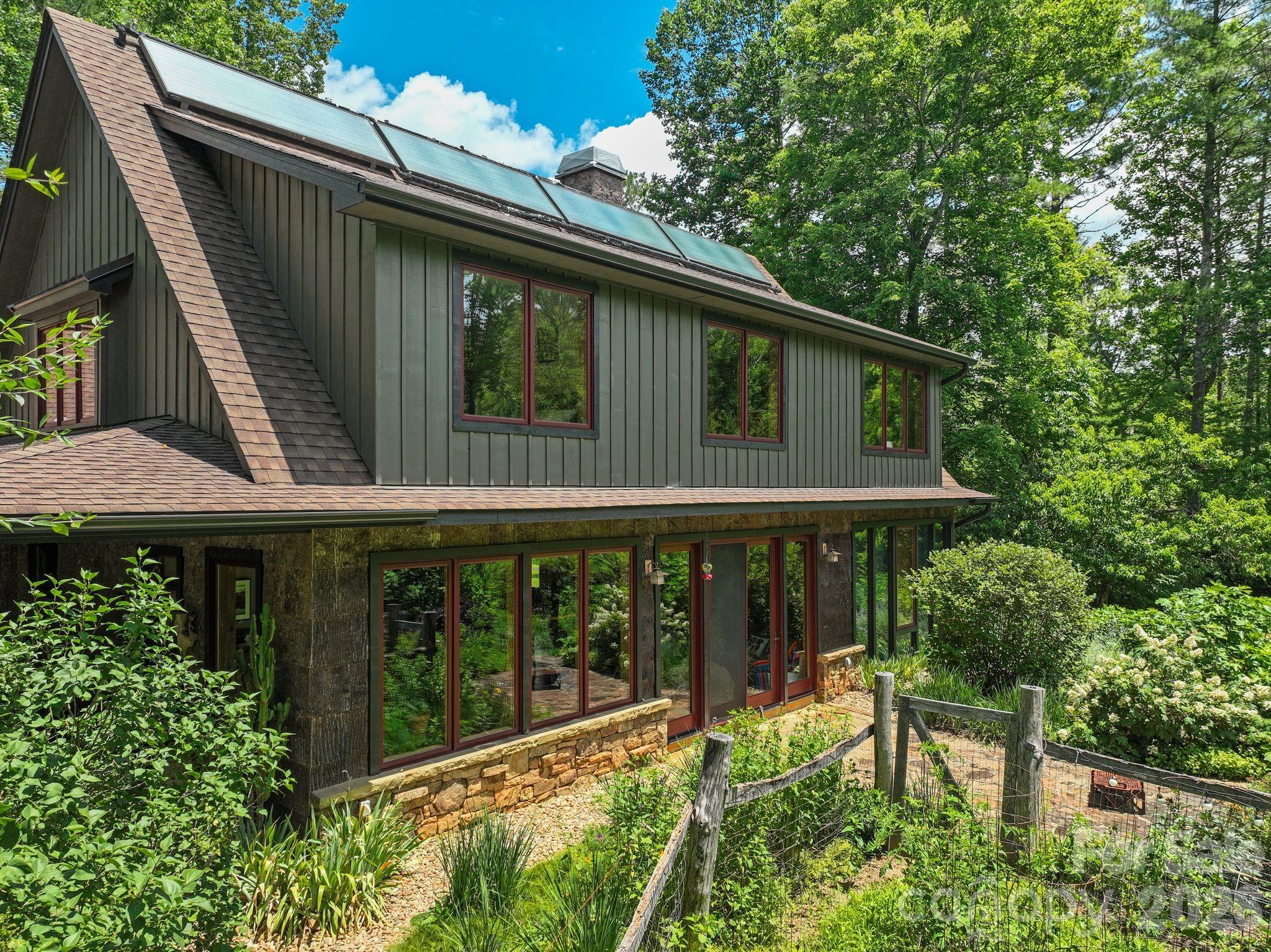 24 Merriwood Trail — Arden