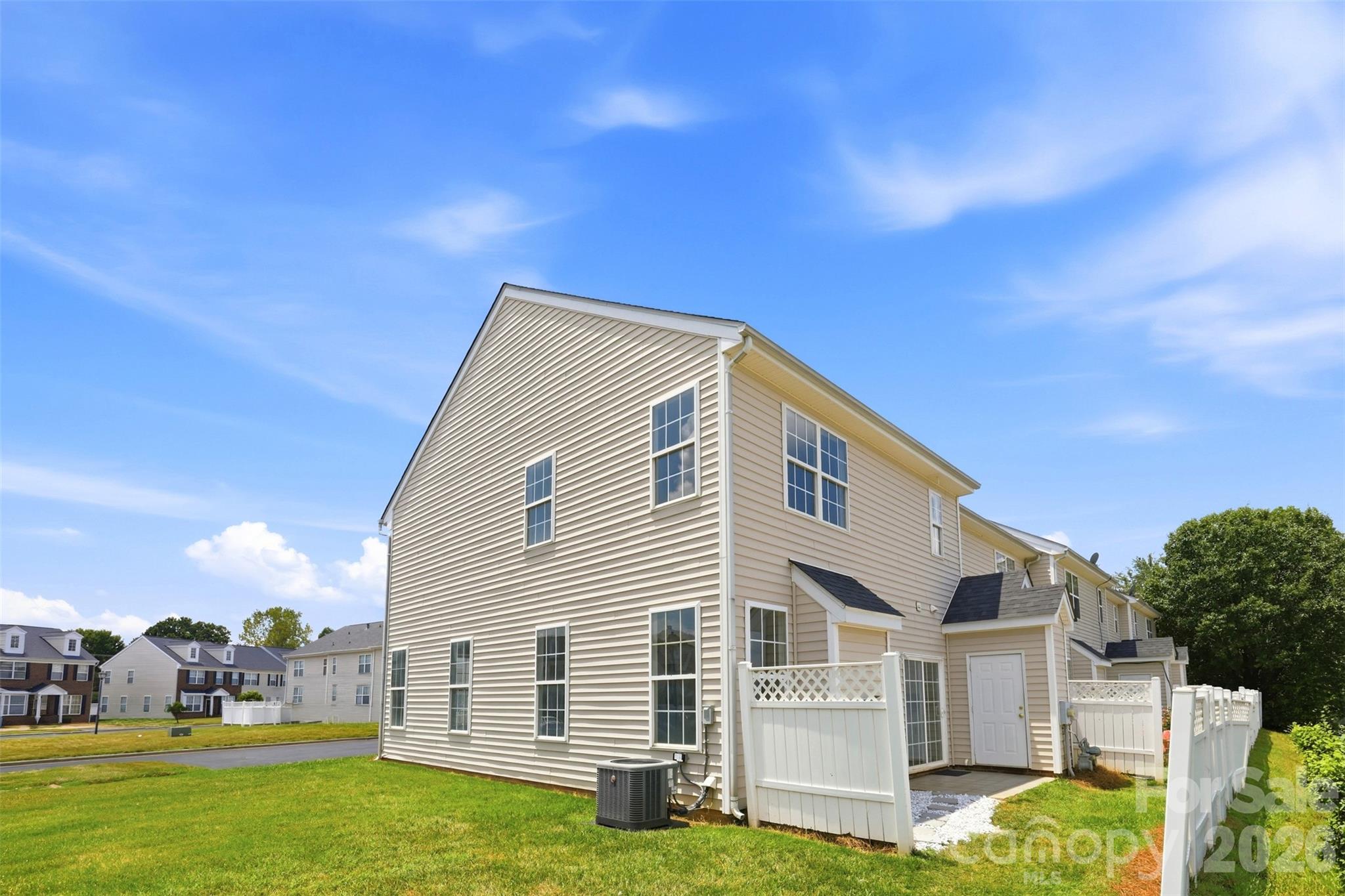 7593 Bluff Point Lane — Denver