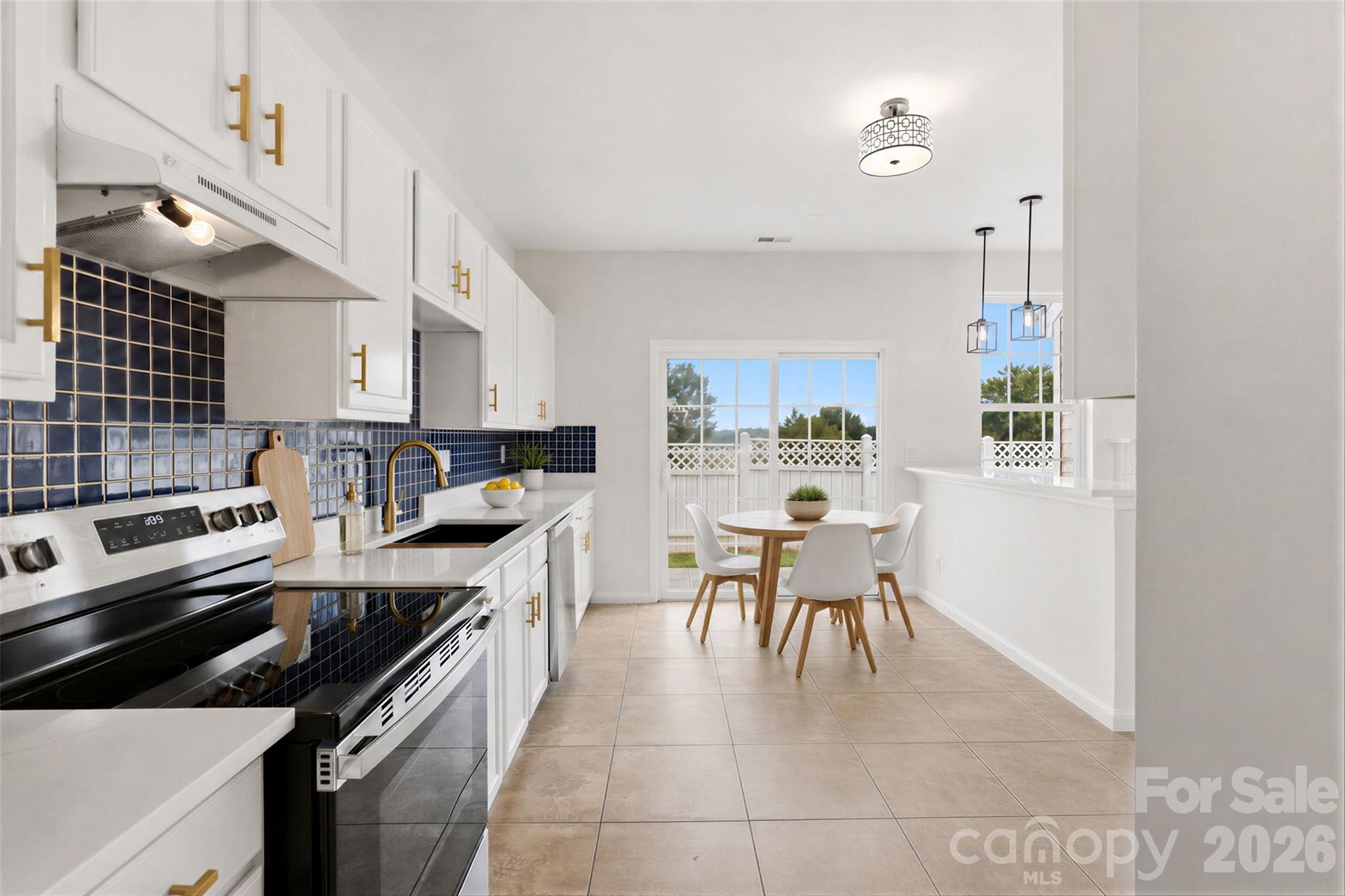 7593 Bluff Point Lane — Denver