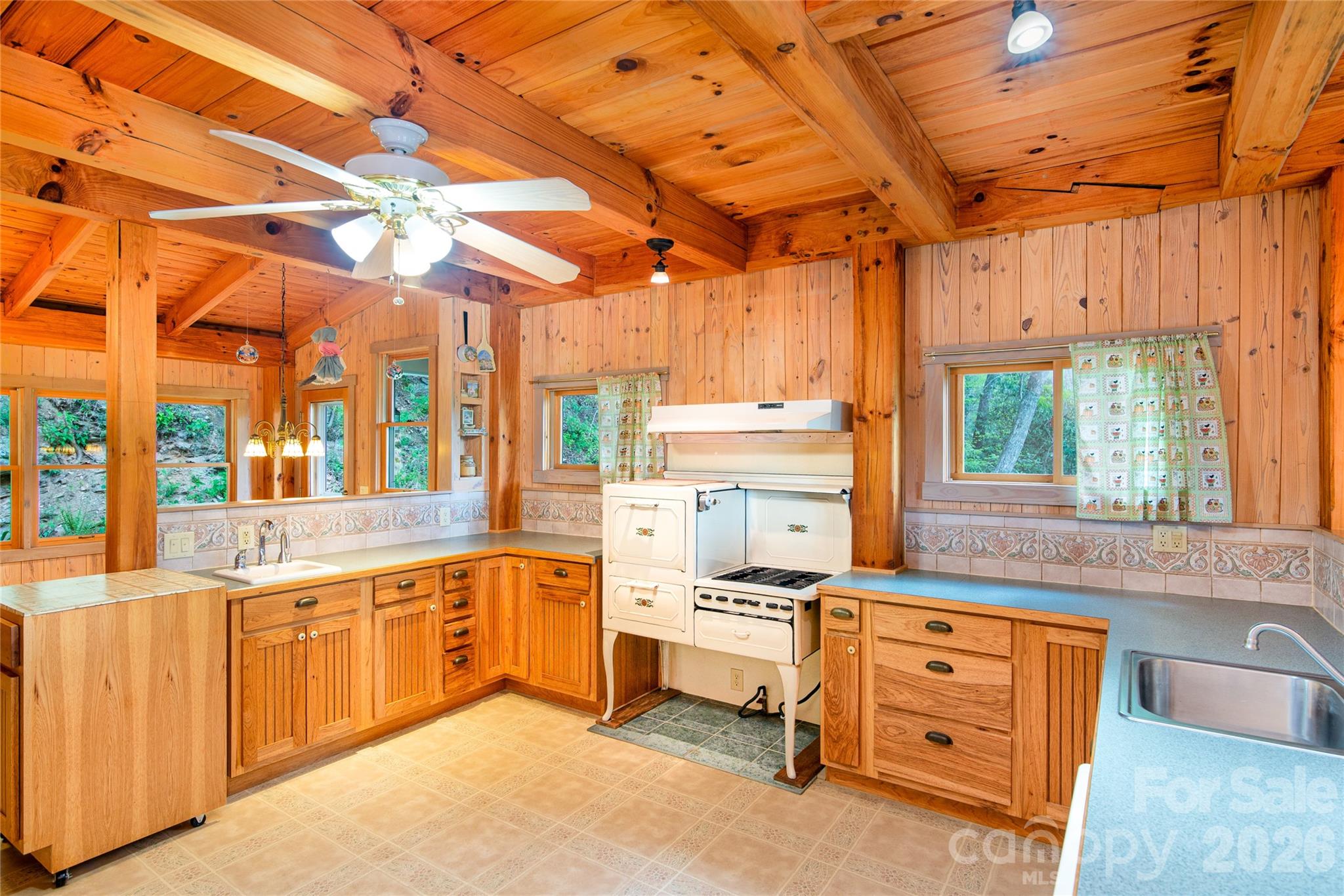 1602 Forest Run Road — Whittier