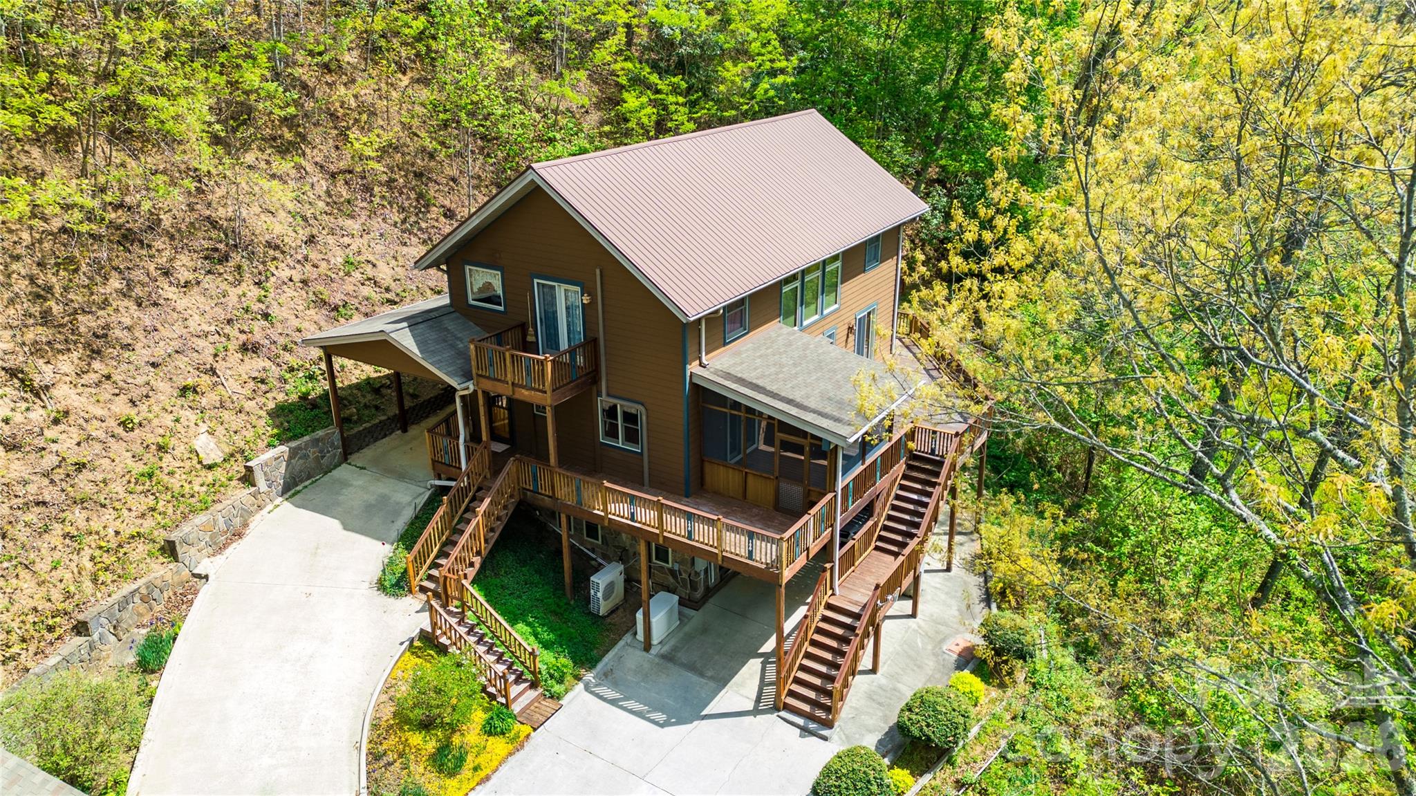 1602 Forest Run Road — Whittier
