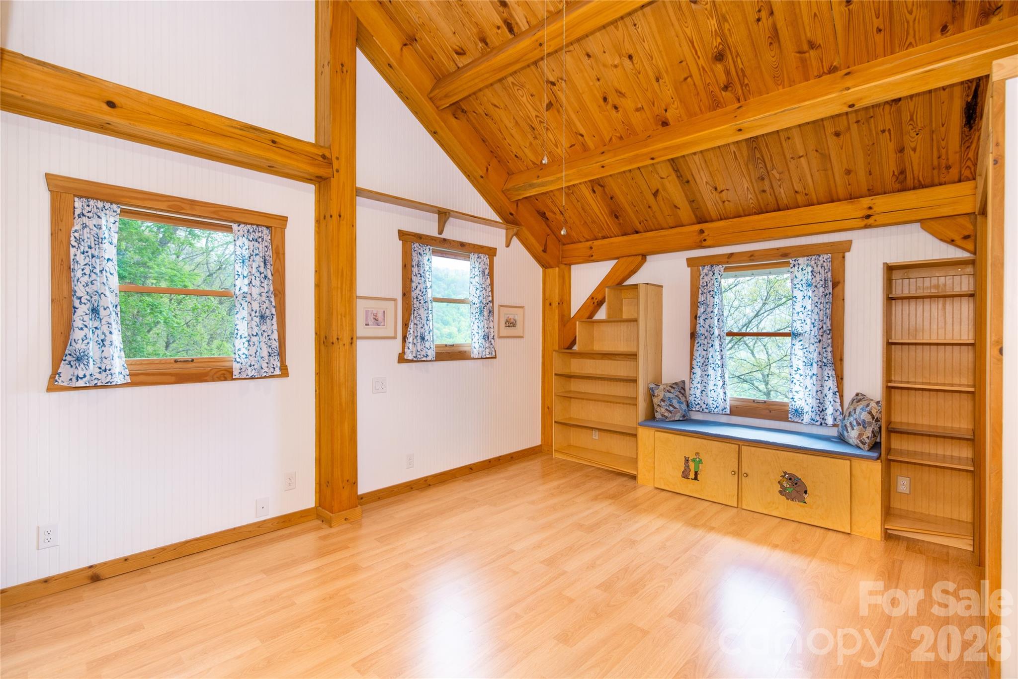 1602 Forest Run Road — Whittier