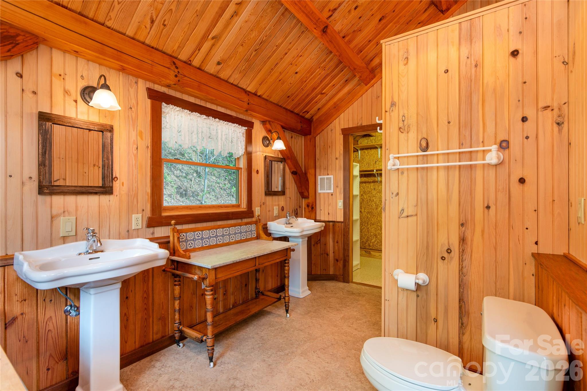 1602 Forest Run Road — Whittier