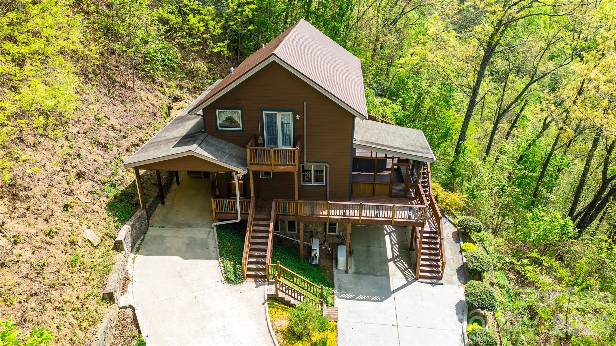 1602 Forest Run Road — Whittier