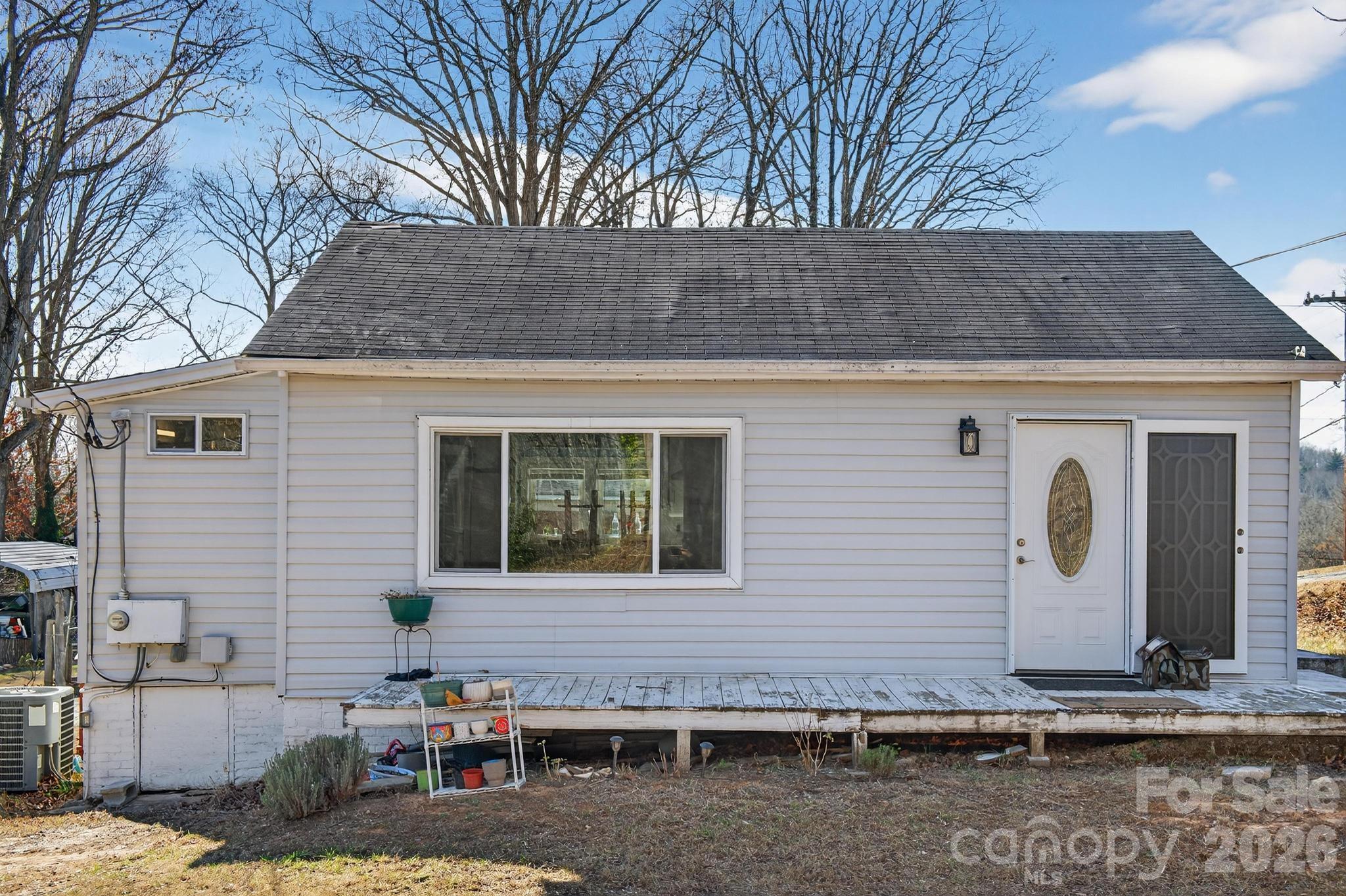 105 Countryside Drive SW — Lenoir