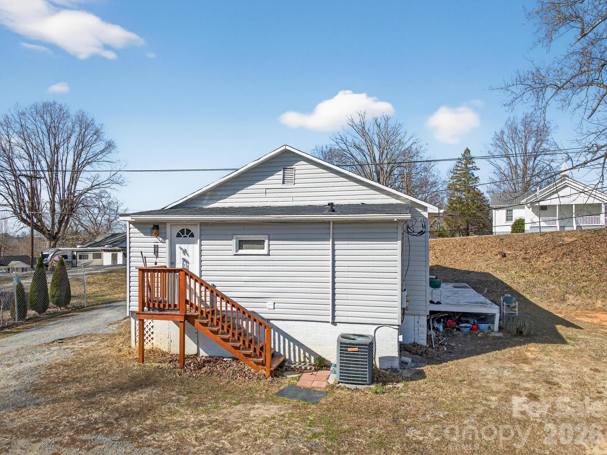 105 Countryside Drive SW — Lenoir