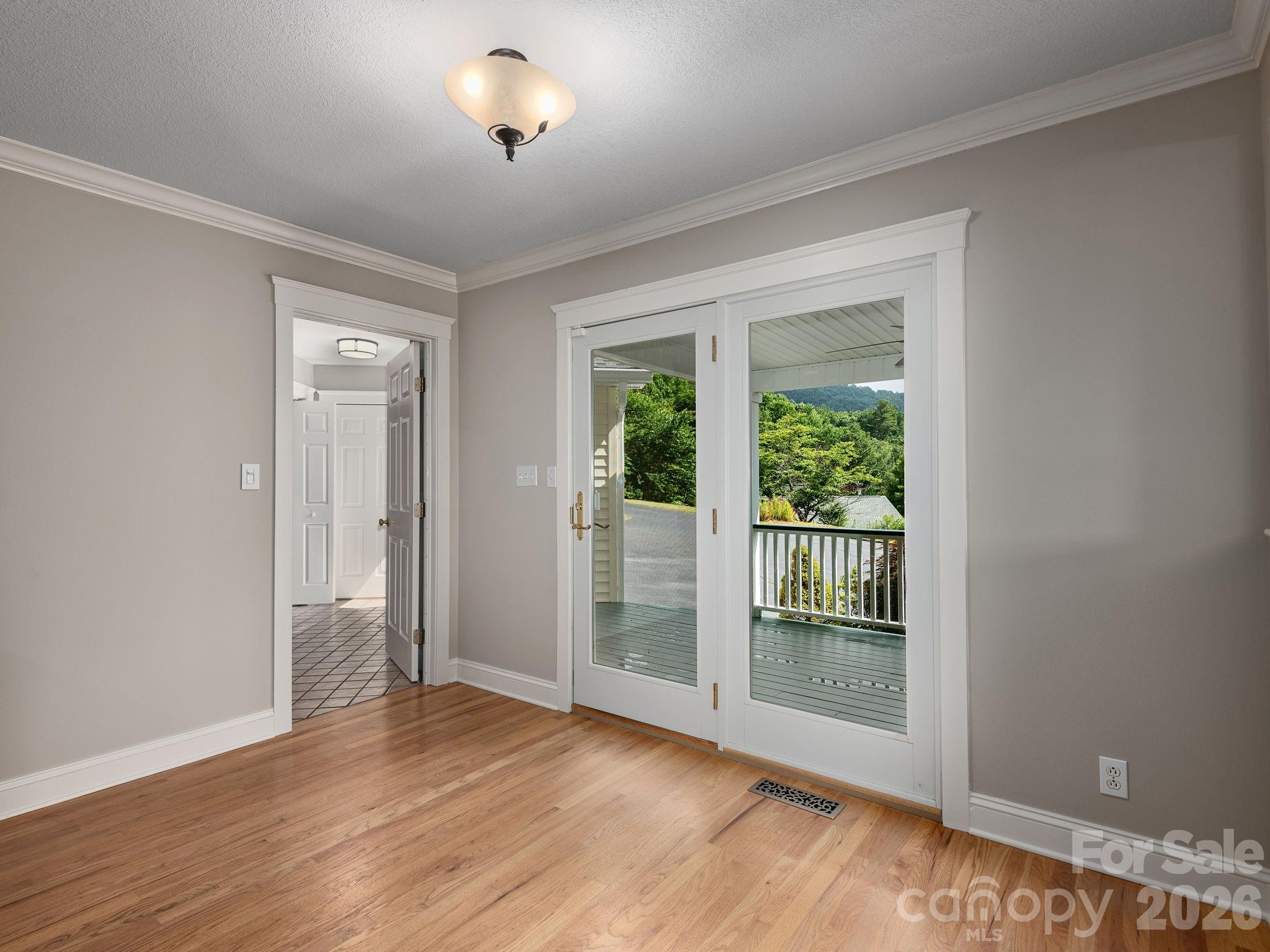 30 Apple Tree Way — Asheville