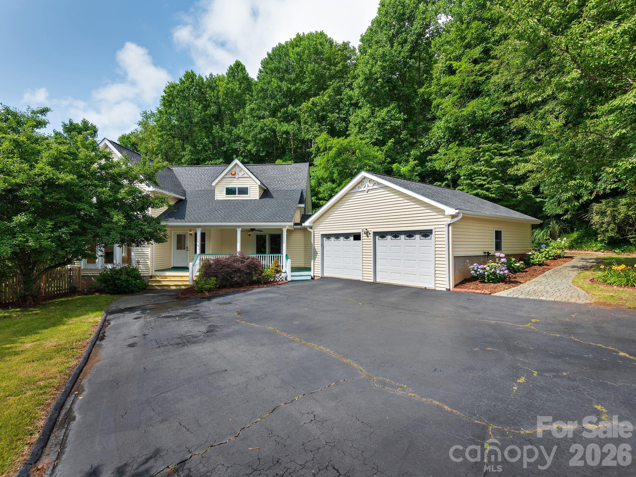 30 Apple Tree Way — Asheville