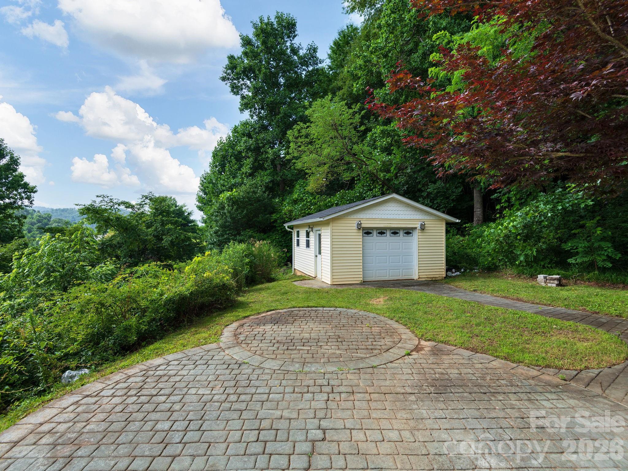 30 Apple Tree Way — Asheville