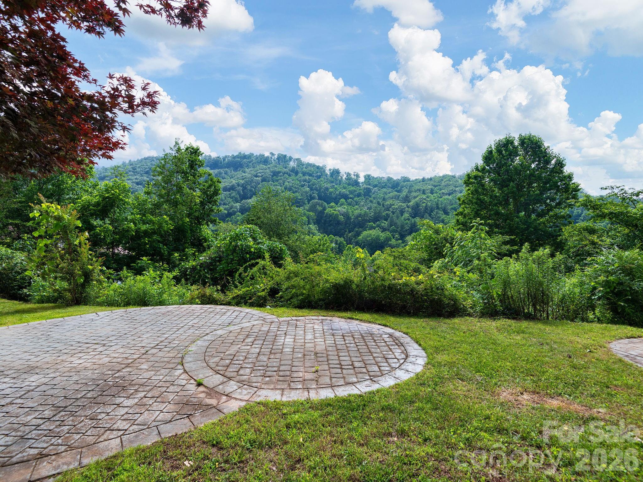 30 Apple Tree Way — Asheville