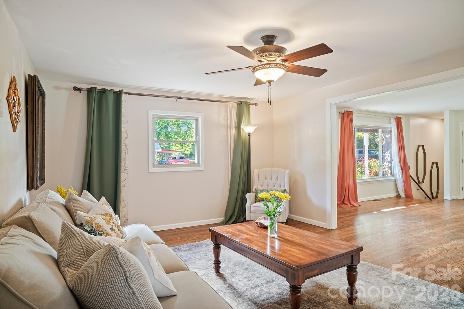 98 N Pinecrest Lane — Hendersonville