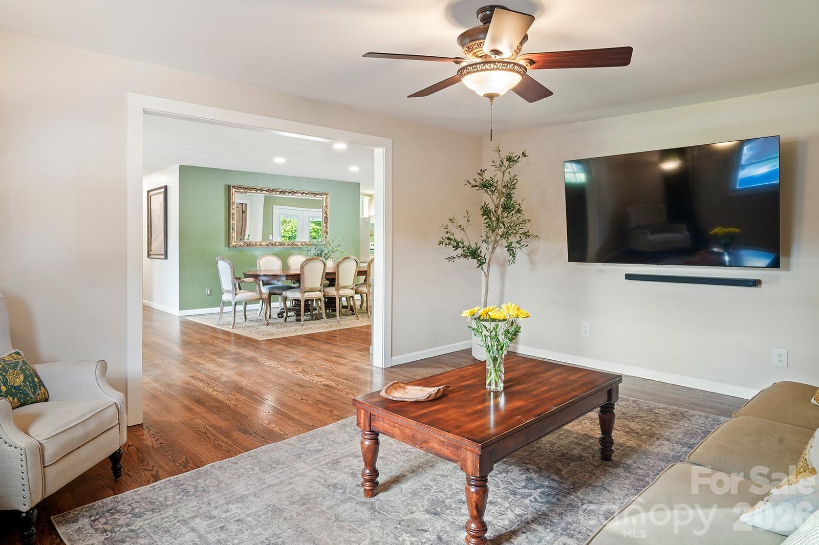 98 N Pinecrest Lane — Hendersonville