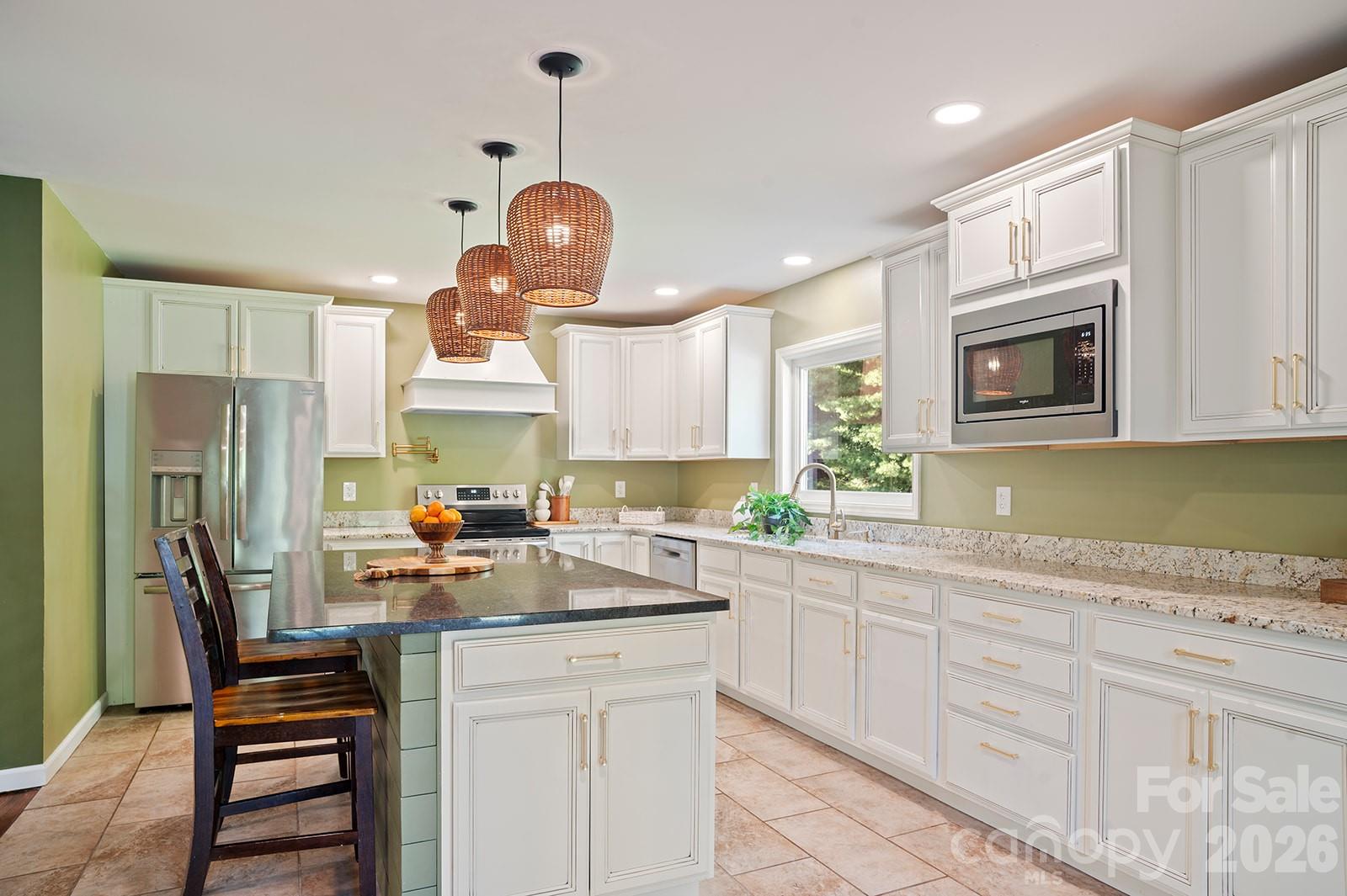 98 N Pinecrest Lane — Hendersonville