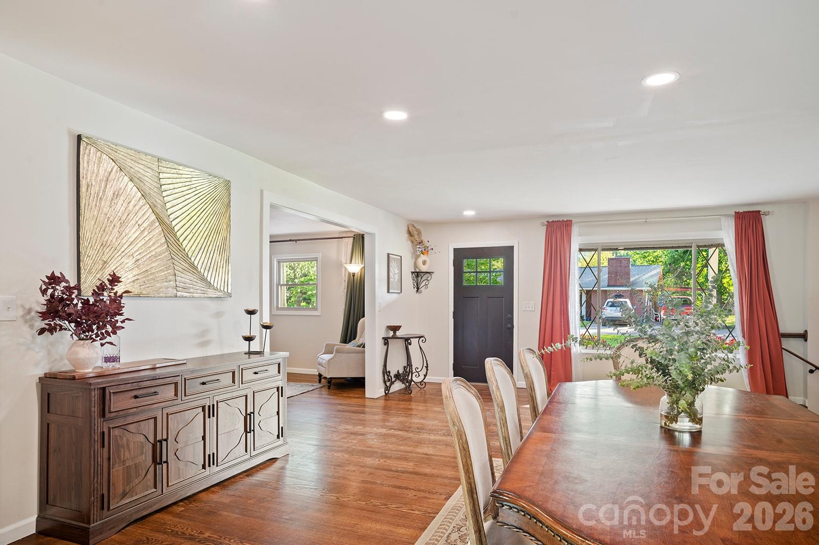 98 N Pinecrest Lane — Hendersonville