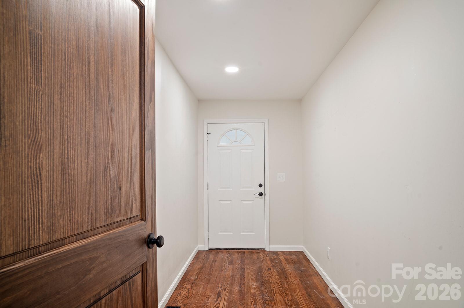 98 N Pinecrest Lane — Hendersonville