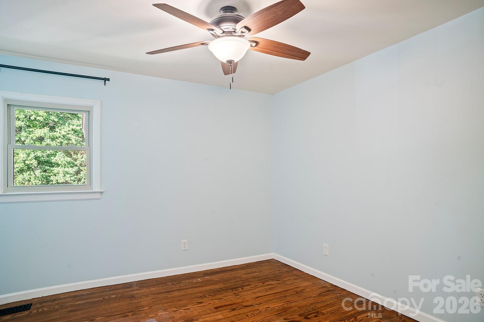 98 N Pinecrest Lane — Hendersonville