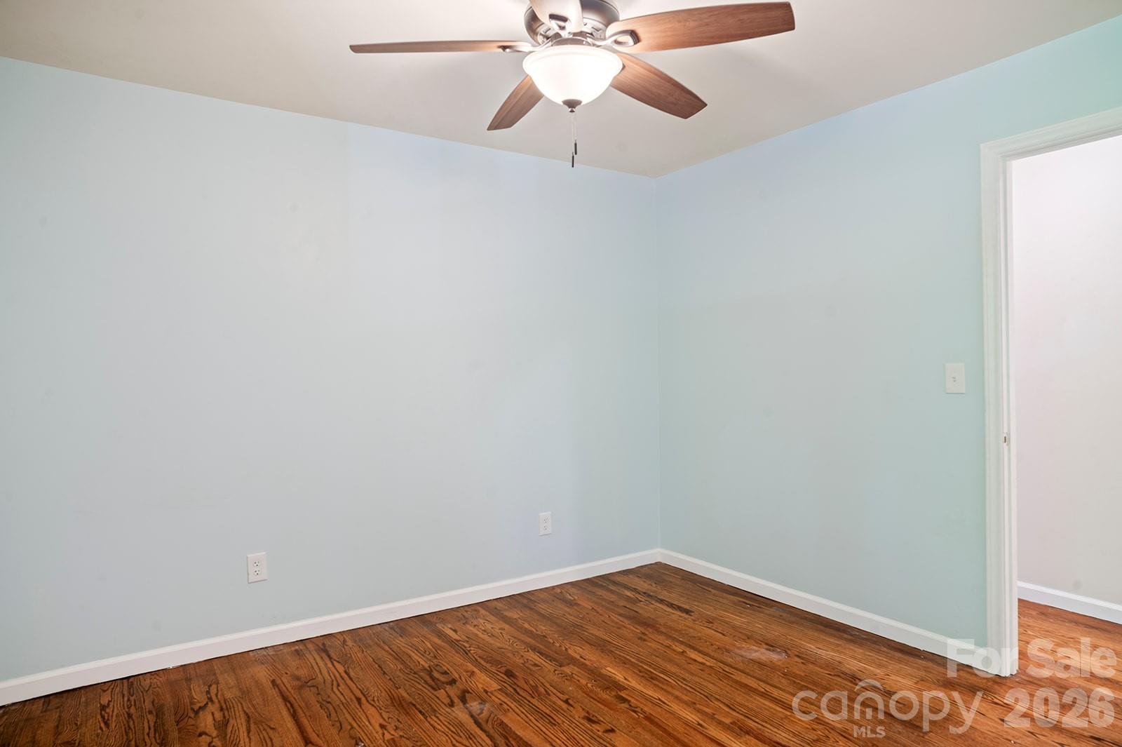 98 N Pinecrest Lane — Hendersonville