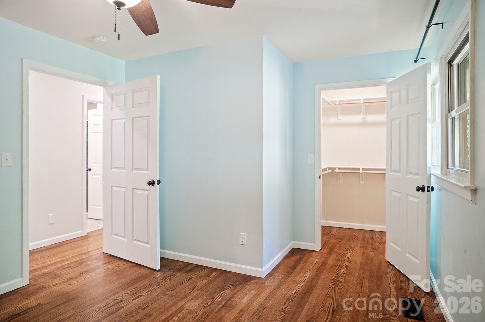 98 N Pinecrest Lane — Hendersonville