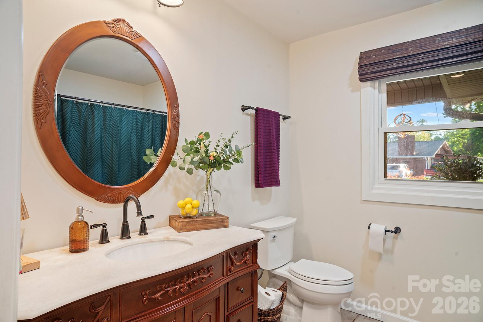 98 N Pinecrest Lane — Hendersonville