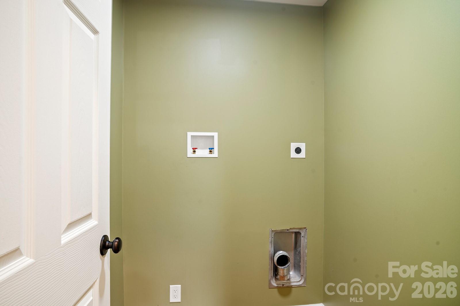 98 N Pinecrest Lane — Hendersonville