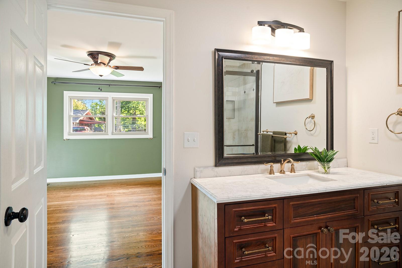 98 N Pinecrest Lane — Hendersonville