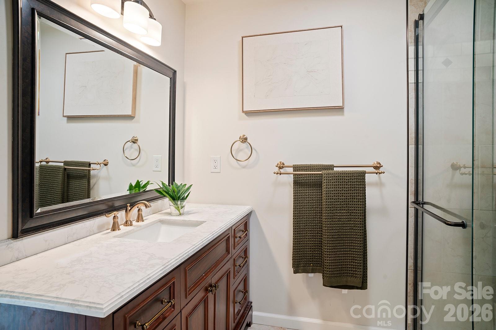 98 N Pinecrest Lane — Hendersonville
