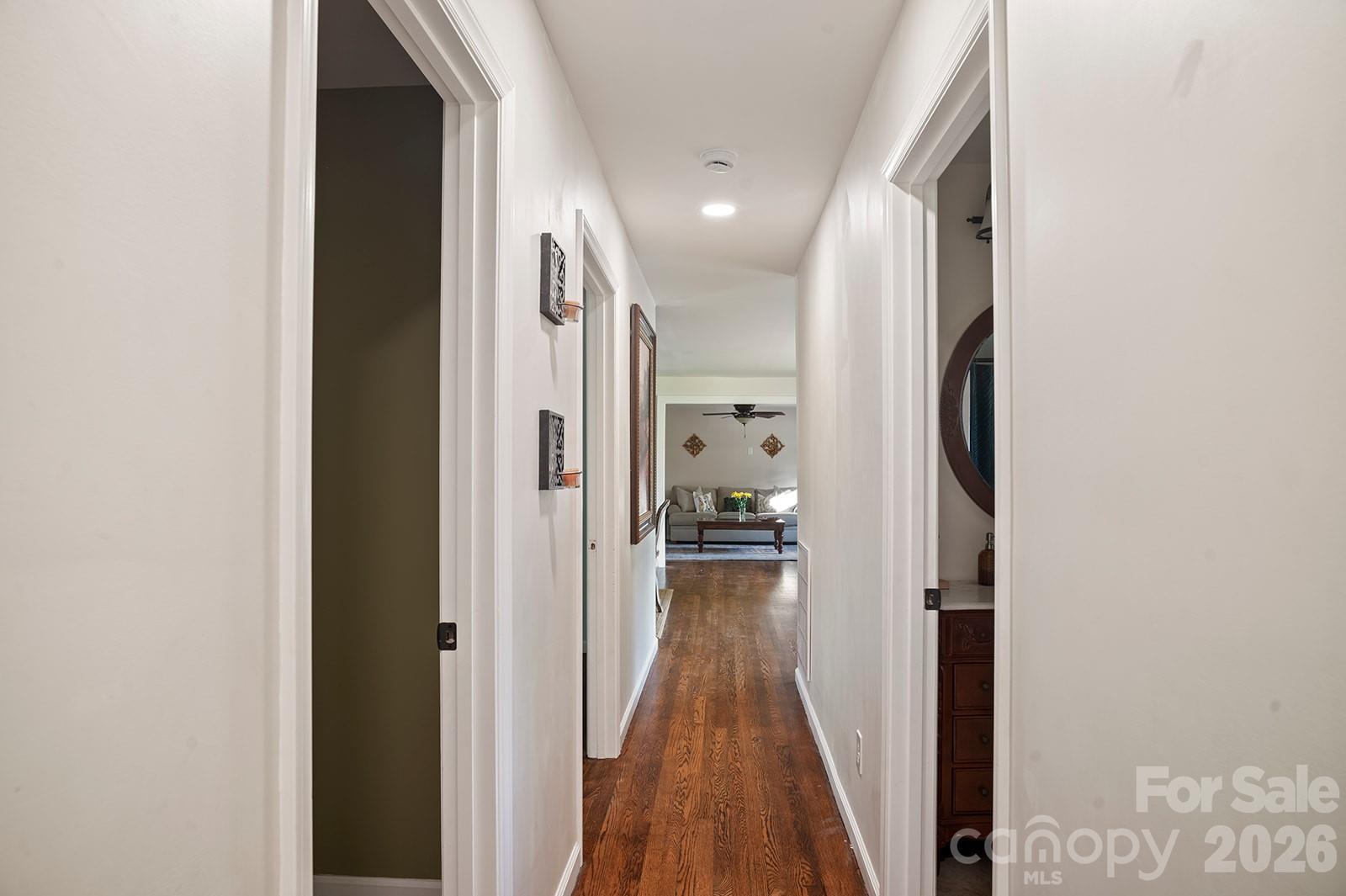 98 N Pinecrest Lane — Hendersonville