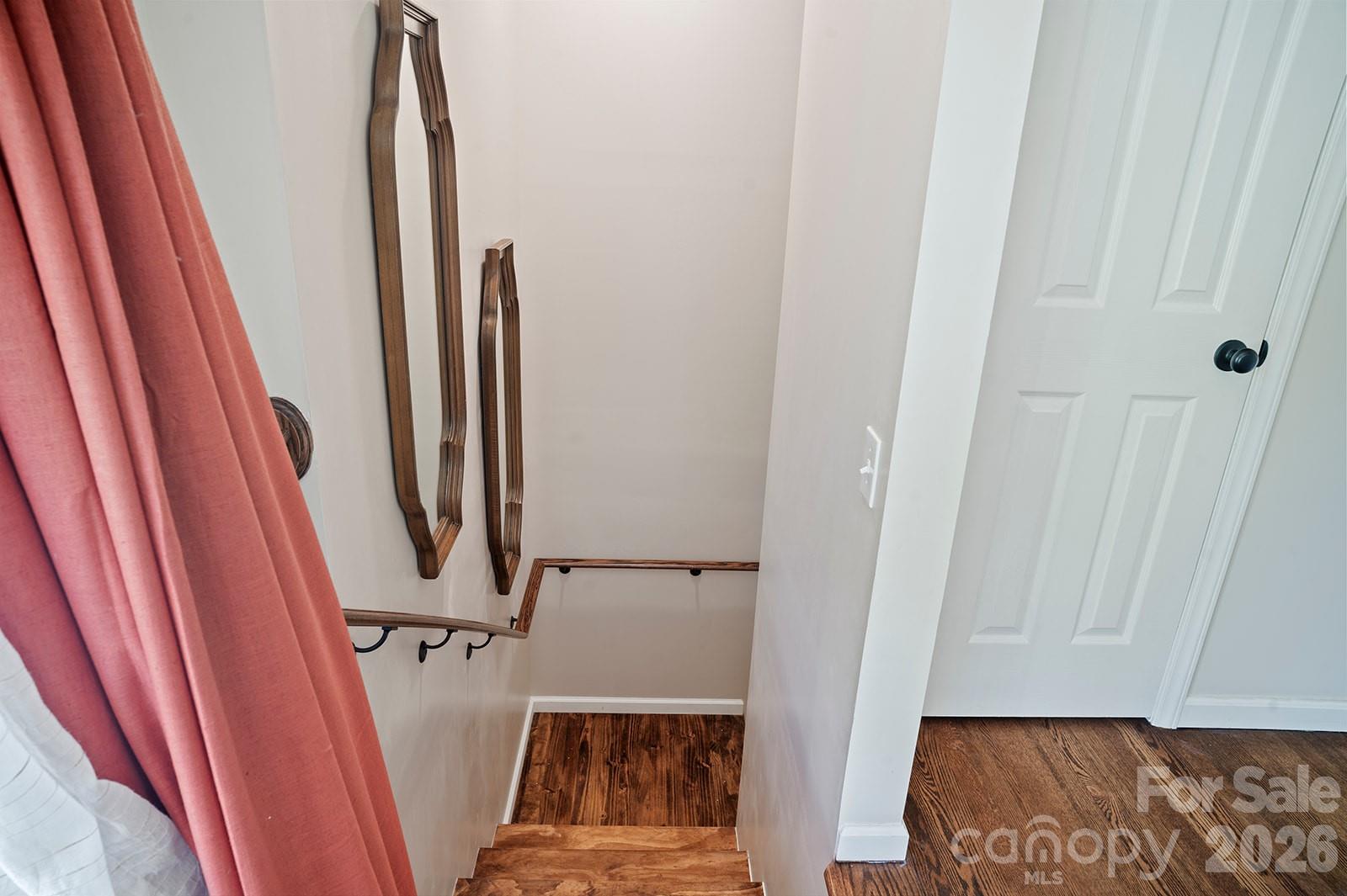 98 N Pinecrest Lane — Hendersonville
