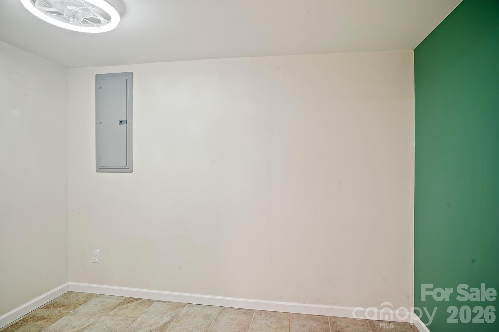 98 N Pinecrest Lane — Hendersonville