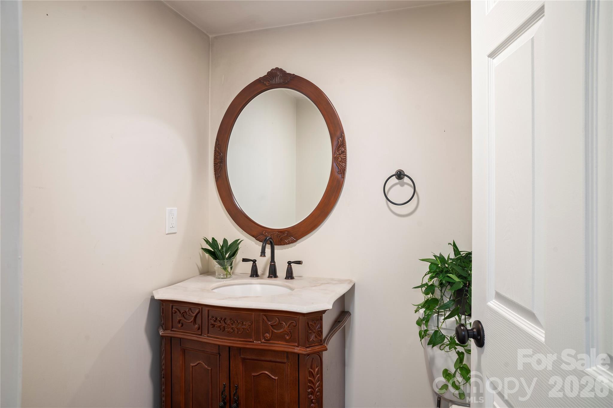 98 N Pinecrest Lane — Hendersonville