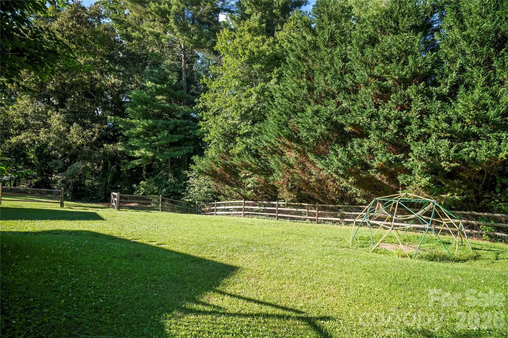 98 N Pinecrest Lane — Hendersonville