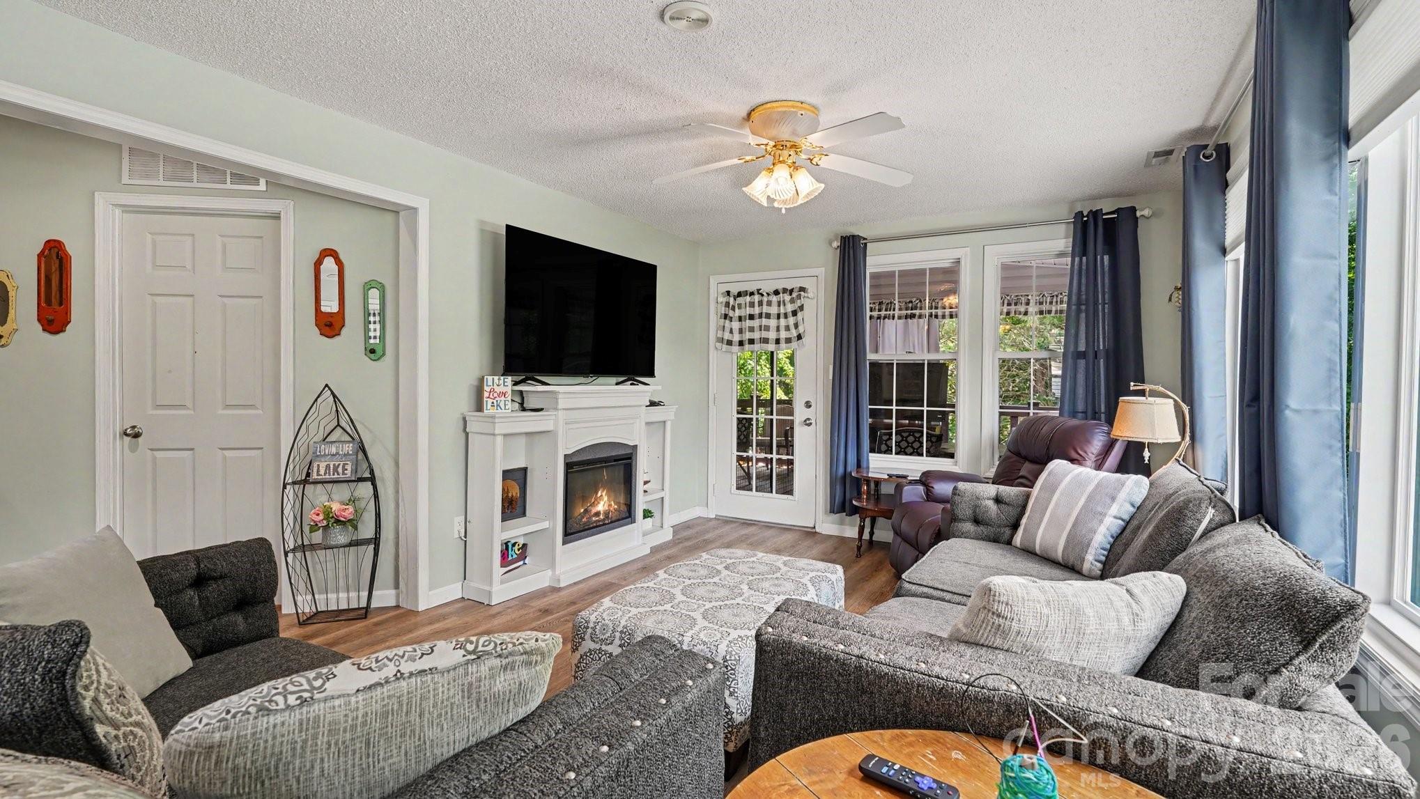 113 Lake View Drive — New London