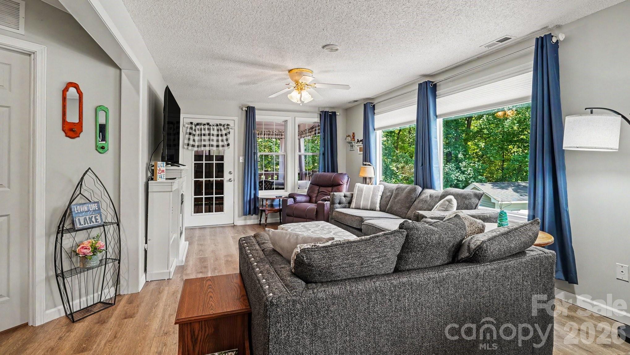 113 Lake View Drive — New London