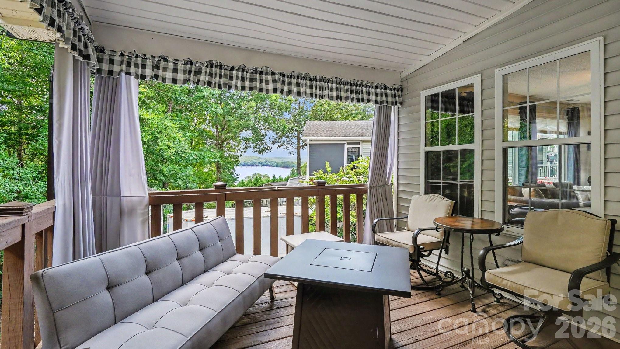 113 Lake View Drive — New London
