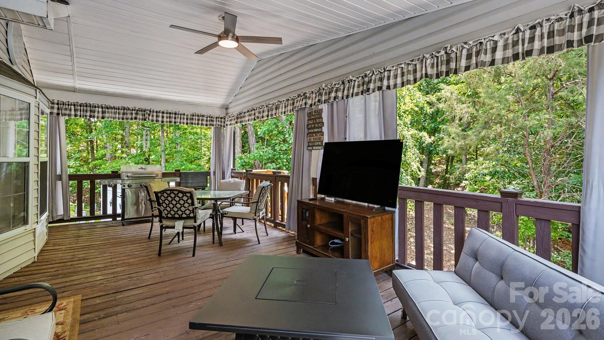 113 Lake View Drive — New London