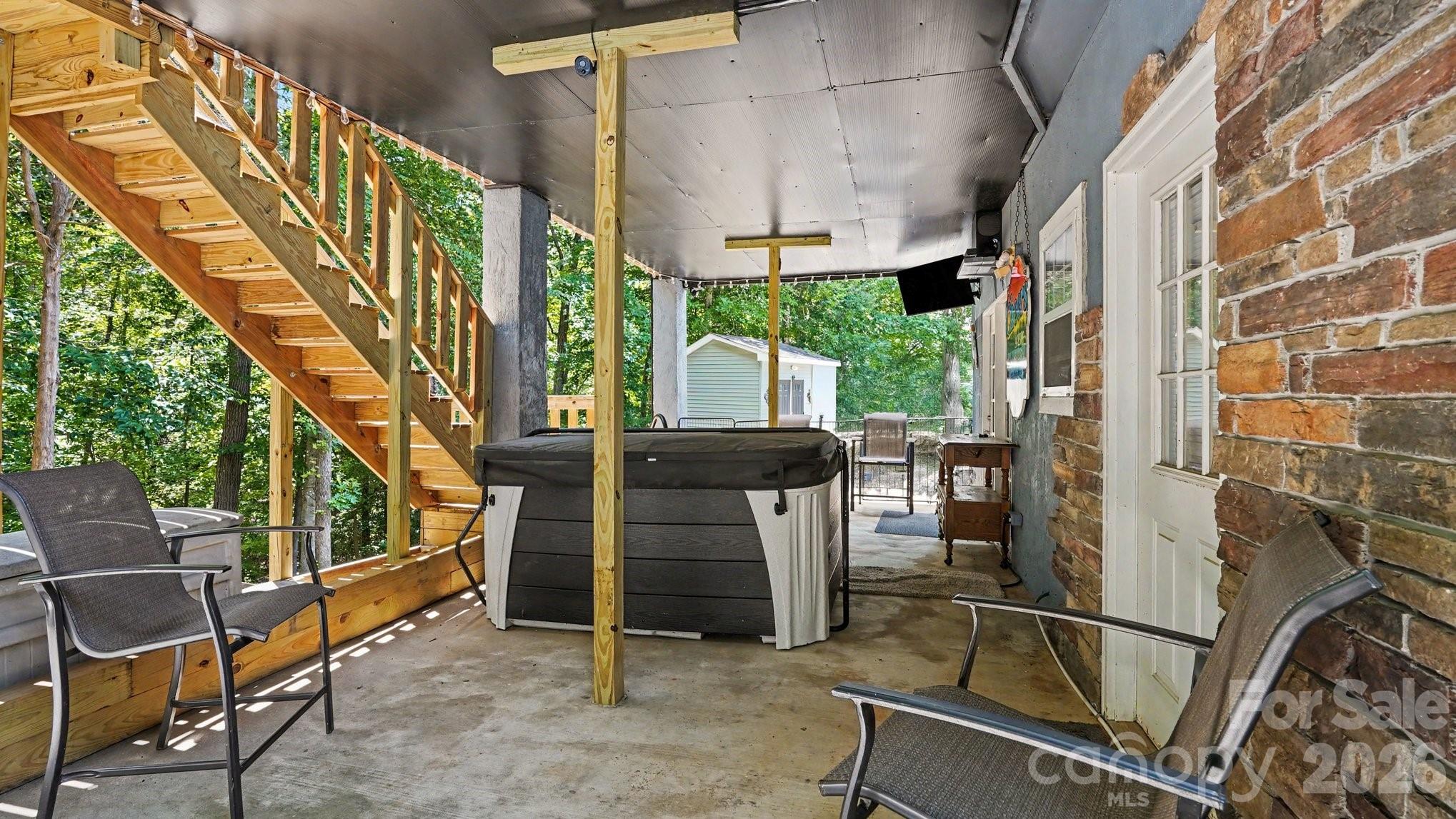 113 Lake View Drive — New London