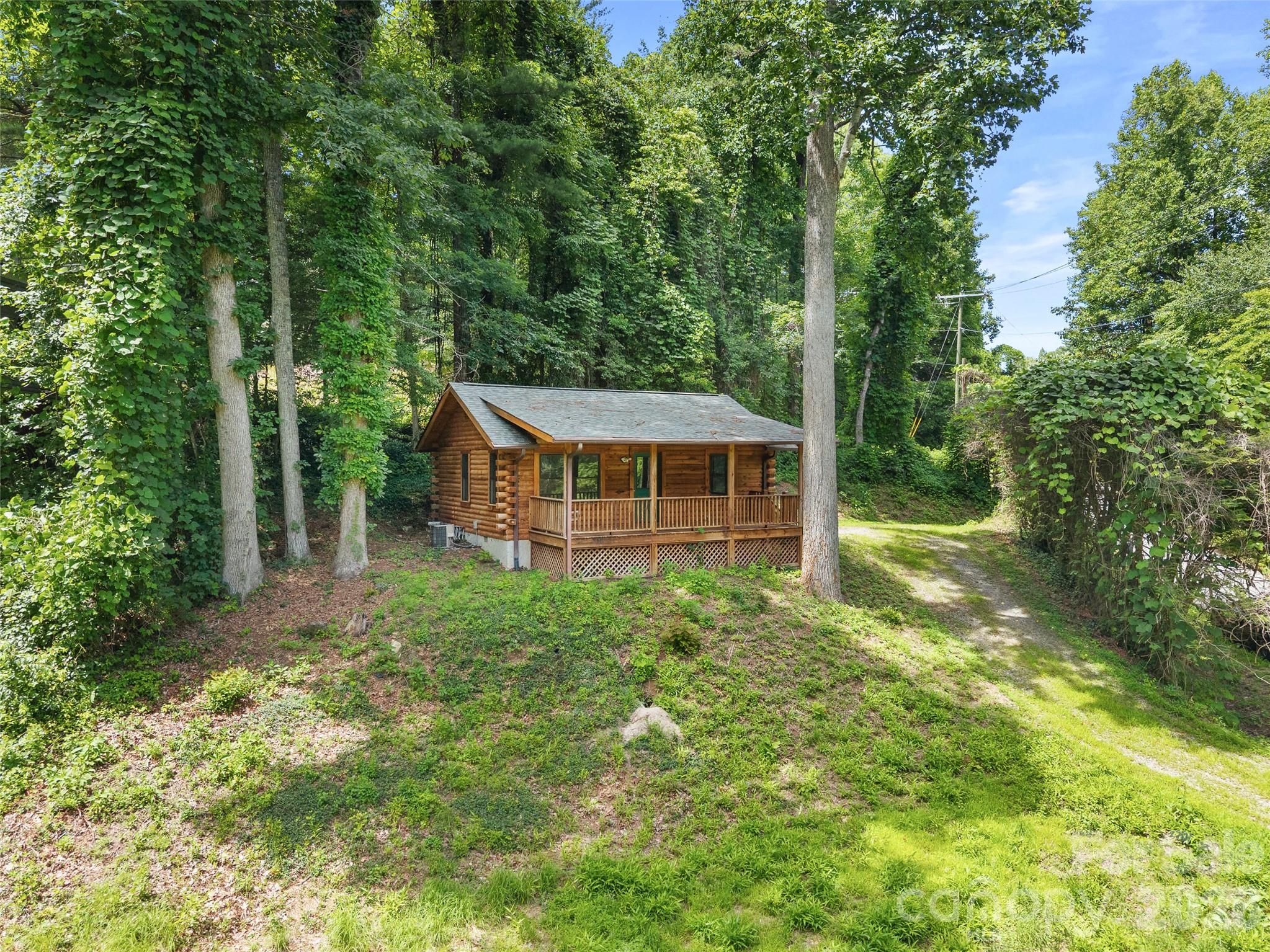 549 Henderson Street — Saluda
